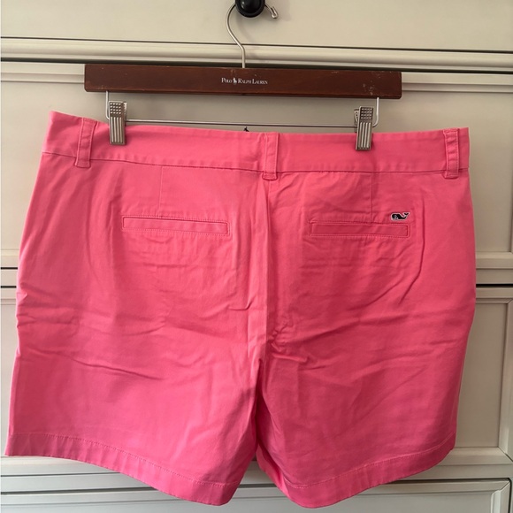 Vineyard Vines women’s shorts, size 14 - Picture 2 of 3